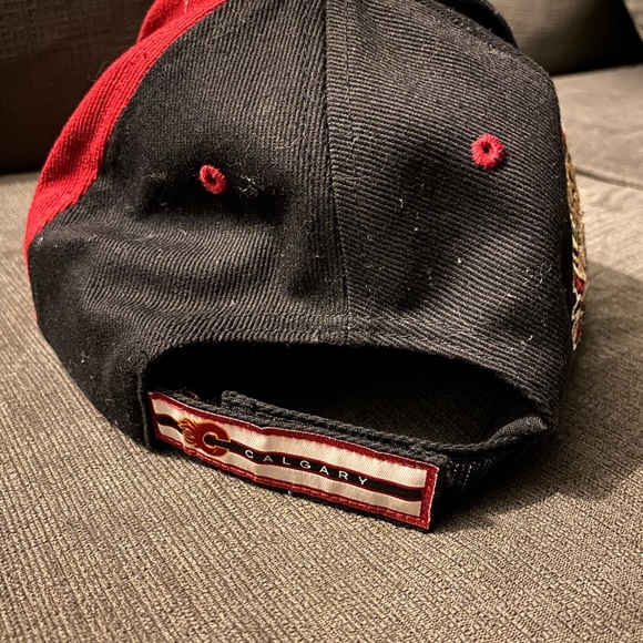 Calgary Flames hat - Picture 6 of 6